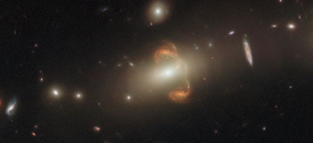 Image impressionnante d'Hubble d'une galaxie en miroir !