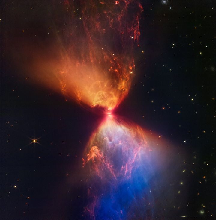 Une étoile en train de naître photographiée par le télescope James-Webb